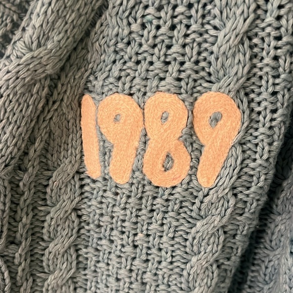 New Taylor Swift 1989 cardigan med/large - Picture 2 of 5
